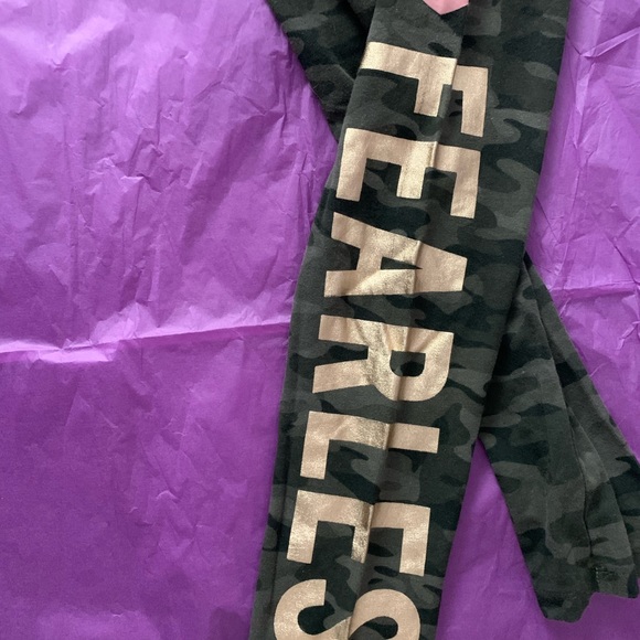 Says fearless on 1 of the legs - Picture 2 of 3